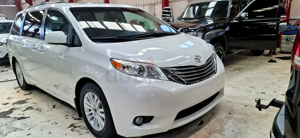 Toyota sienna XLE model 2015 - Image 10