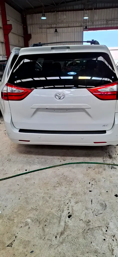Toyota sienna XLE model 2015 - Image 9