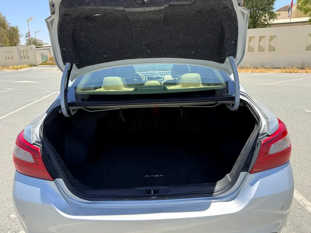 Nissan Altima SV 2018 GCC Specs - Well Maintained - Image 16
