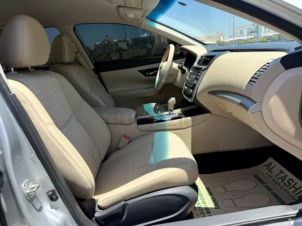 Nissan Altima SV 2018 GCC Specs - Well Maintained - Image 9