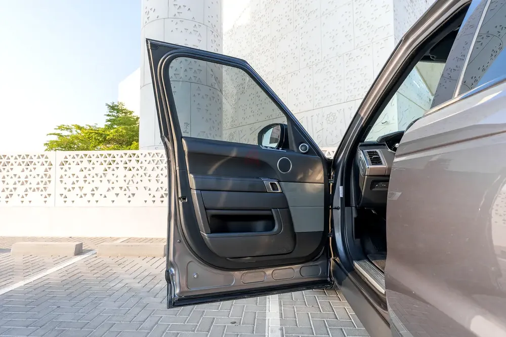 2019 Land Rover Range Rover Sport HSE Dynamic | GCC Specs | Low Mileage - Image 9