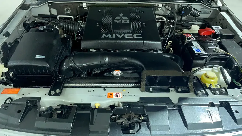 AED 658/m | 0 DP | Free 1 Month Warranty | Service History | 30 Day Return | MITSUBISHI PAJERO 2018 - Image 12