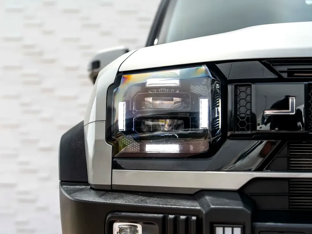 0% DOWN-PAYMENT | BRAND NEW CONDITION | LUXURY PLUS 4WD | NO WAITING | WARRANTY ELITE - Image 4