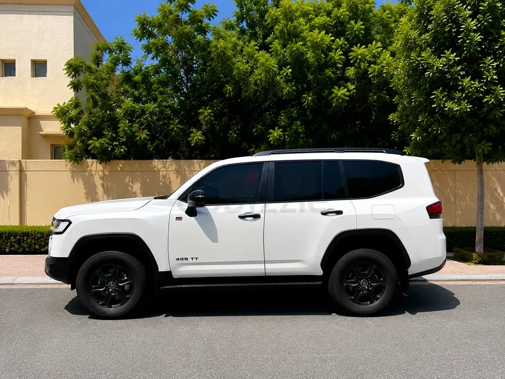 2024 Land Cruiser GR Sport | GCC | FSH Al-Futtaim | Warranty  Service to 2028 | 18,600km - Image 4