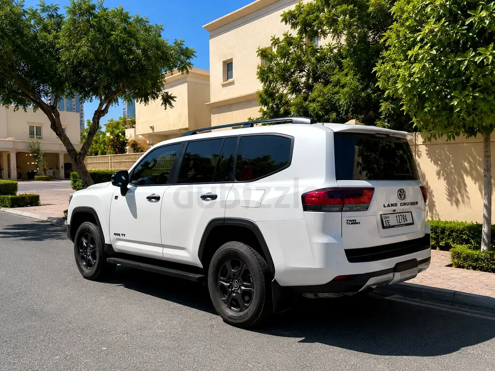 2024 Land Cruiser GR Sport | GCC | FSH Al-Futtaim | Warranty  Service to 2028 | 18,600km - Image 5