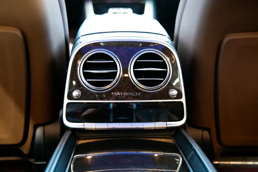 MAYBACH S600 V12 | REAR ENTERTAINMENT | BURMESTER AUDIO | GCC | WARRANTY AVAILABLE - Image 15