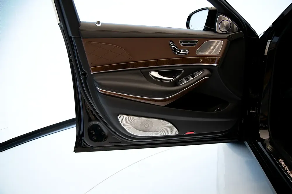 MAYBACH S600 V12 | REAR ENTERTAINMENT | BURMESTER AUDIO | GCC | WARRANTY AVAILABLE - Image 7