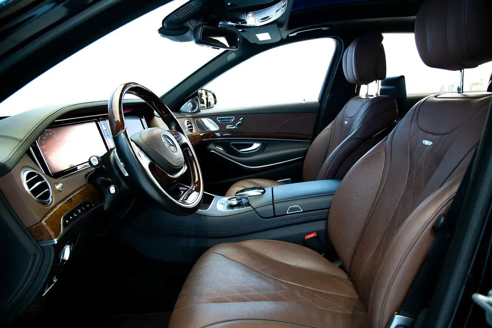 MAYBACH S600 V12 | REAR ENTERTAINMENT | BURMESTER AUDIO | GCC | WARRANTY AVAILABLE - Image 9