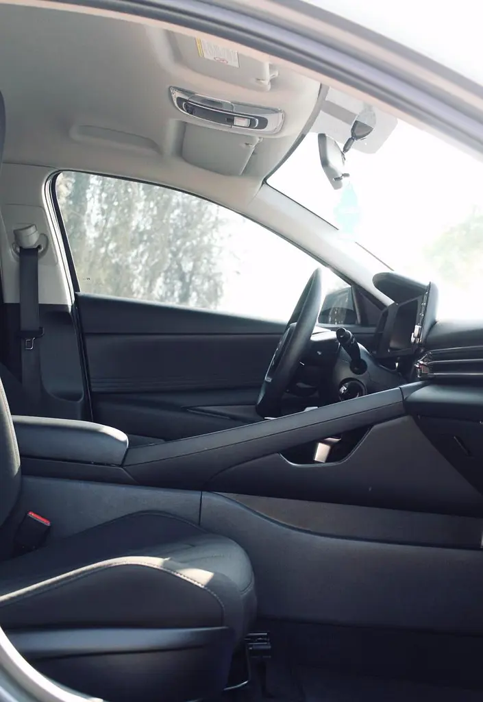 2025 Hyundai Elantra 2025 GCC with Warranty Available on Cash and Bank finance  Zero % DownPayment - Image 9