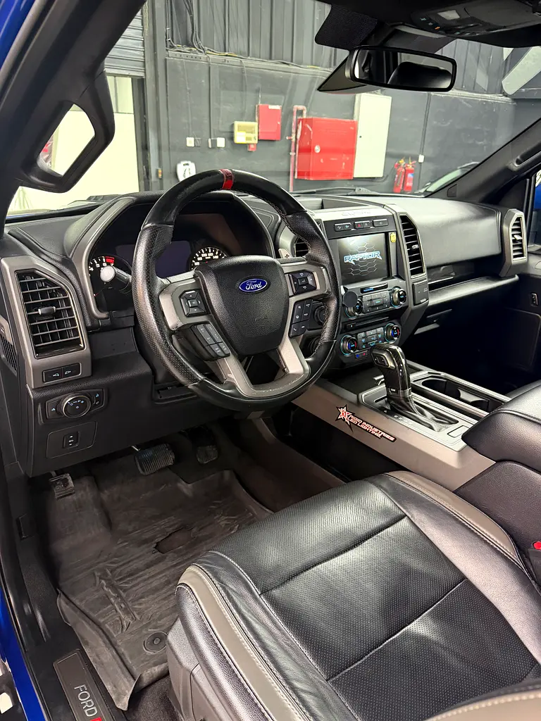 FORD -RAPTOR 2017 213000 KMS FULL OPTIONS ( PERFORMANCE) FULL SERVICE HISTORY ( 4 DOORS ) GCC SPECS - Image 11