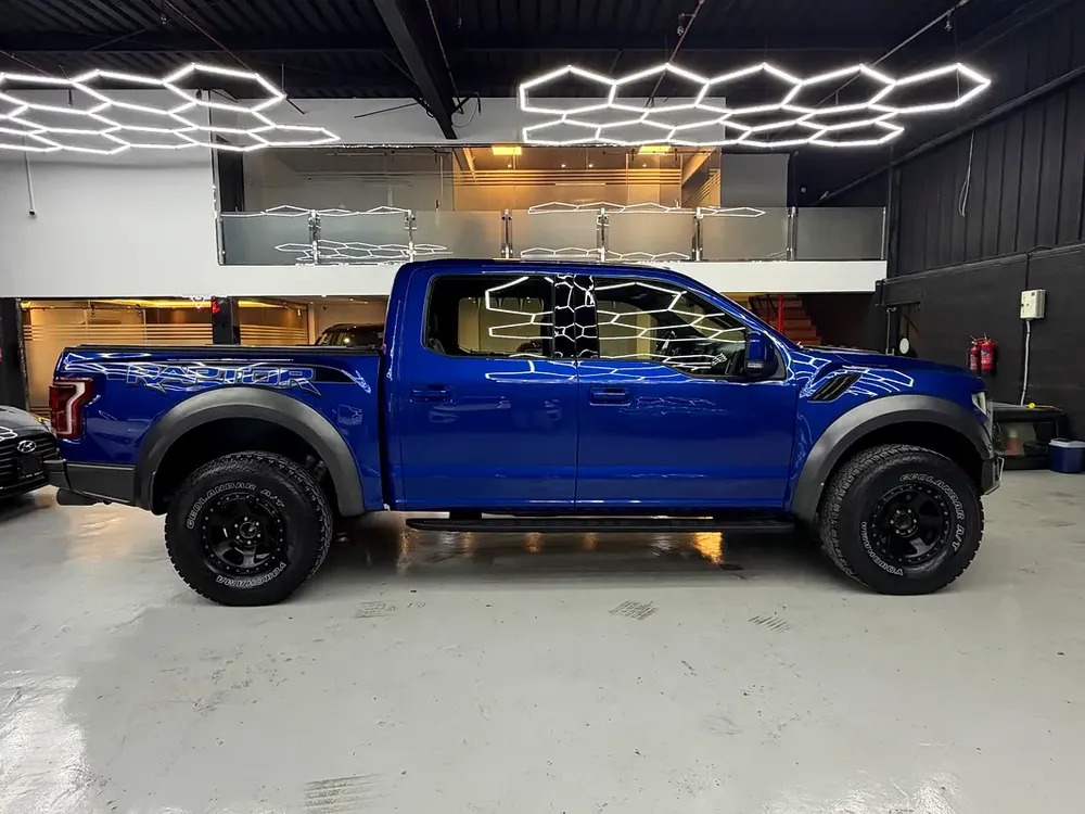 FORD -RAPTOR 2017 213000 KMS FULL OPTIONS ( PERFORMANCE) FULL SERVICE HISTORY ( 4 DOORS ) GCC SPECS - Image 8