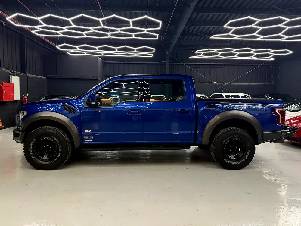 FORD -RAPTOR 2017 213000 KMS FULL OPTIONS ( PERFORMANCE) FULL SERVICE HISTORY ( 4 DOORS ) GCC SPECS - Image 9