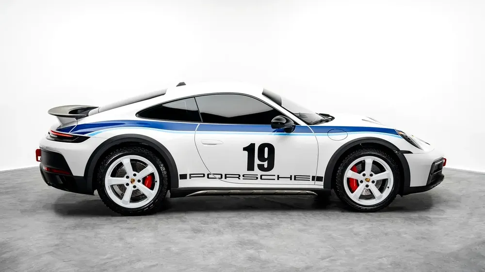 Porsche 911 Dakar - 2023 - GCC Specs - Under Warranty - Image 17