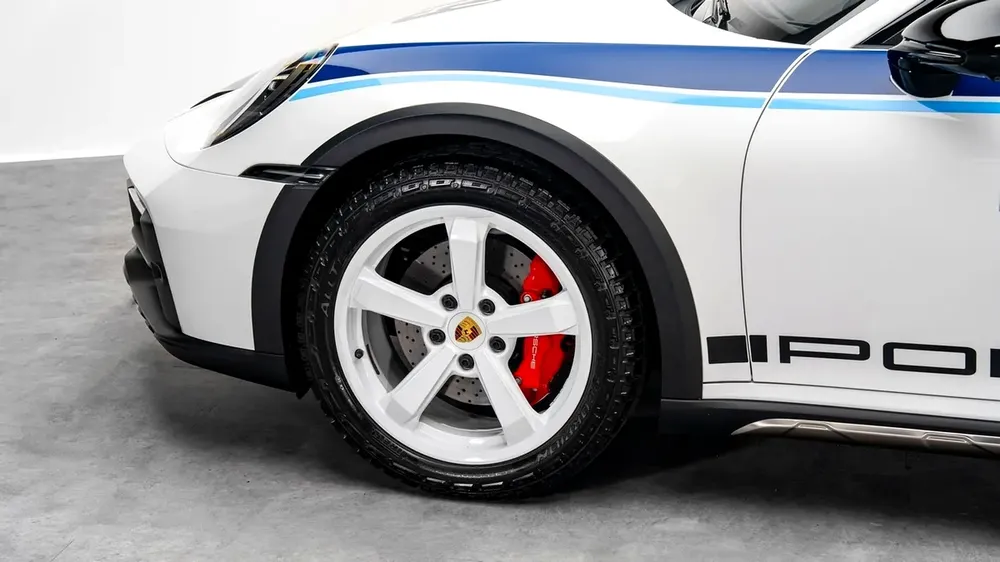 Porsche 911 Dakar - 2023 - GCC Specs - Under Warranty - Image 4