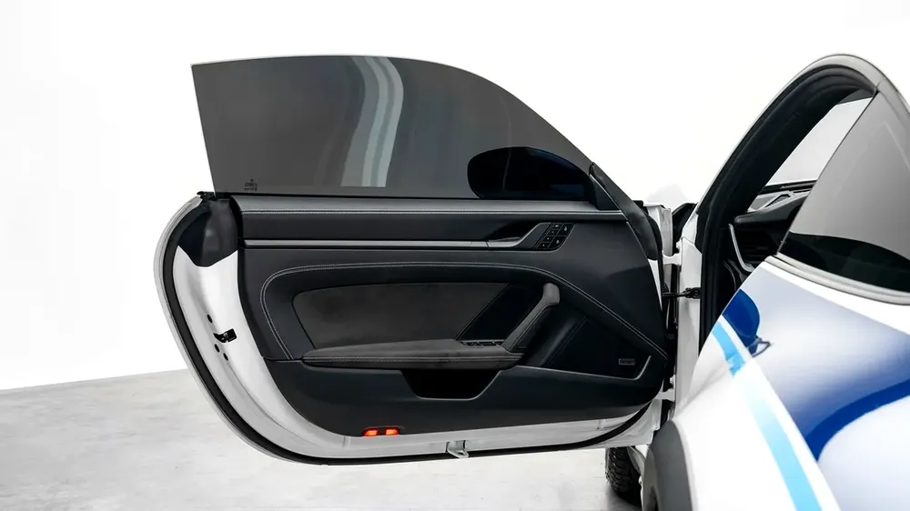 Porsche 911 Dakar - 2023 - GCC Specs - Under Warranty - Image 7