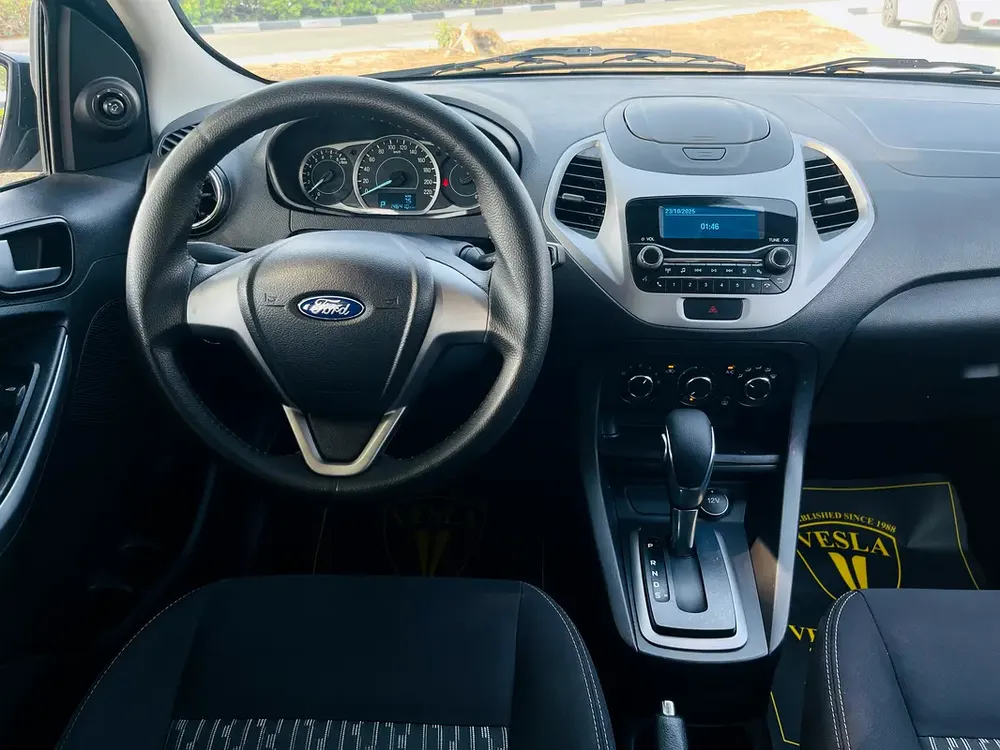 UNLIMITED MILEAGE WARRANTY / HATCHBACK + BLUETOOTH + USB + POWER LOCKS / IN HOUSE FINANCE - Image 10