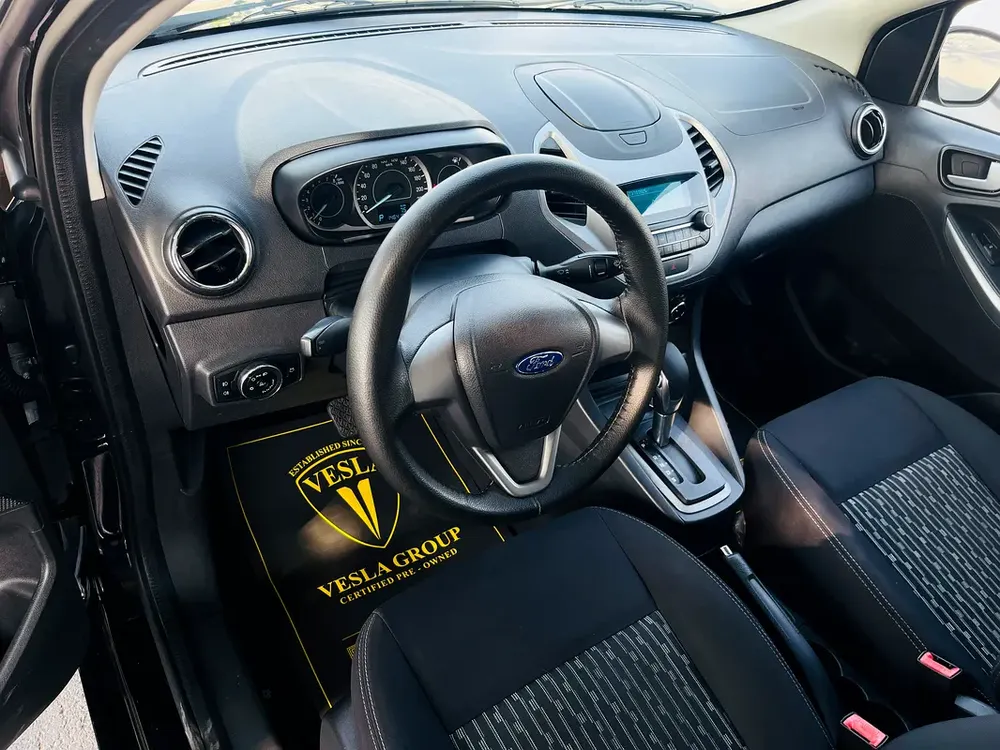 UNLIMITED MILEAGE WARRANTY / HATCHBACK + BLUETOOTH + USB + POWER LOCKS / IN HOUSE FINANCE - Image 11