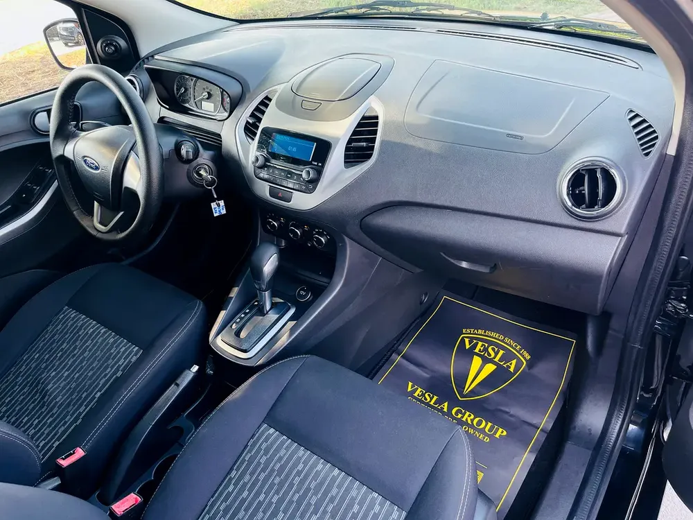 UNLIMITED MILEAGE WARRANTY / HATCHBACK + BLUETOOTH + USB + POWER LOCKS / IN HOUSE FINANCE - Image 12