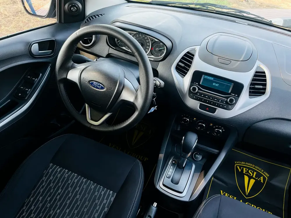 UNLIMITED MILEAGE WARRANTY / HATCHBACK + BLUETOOTH + USB + POWER LOCKS / IN HOUSE FINANCE - Image 15