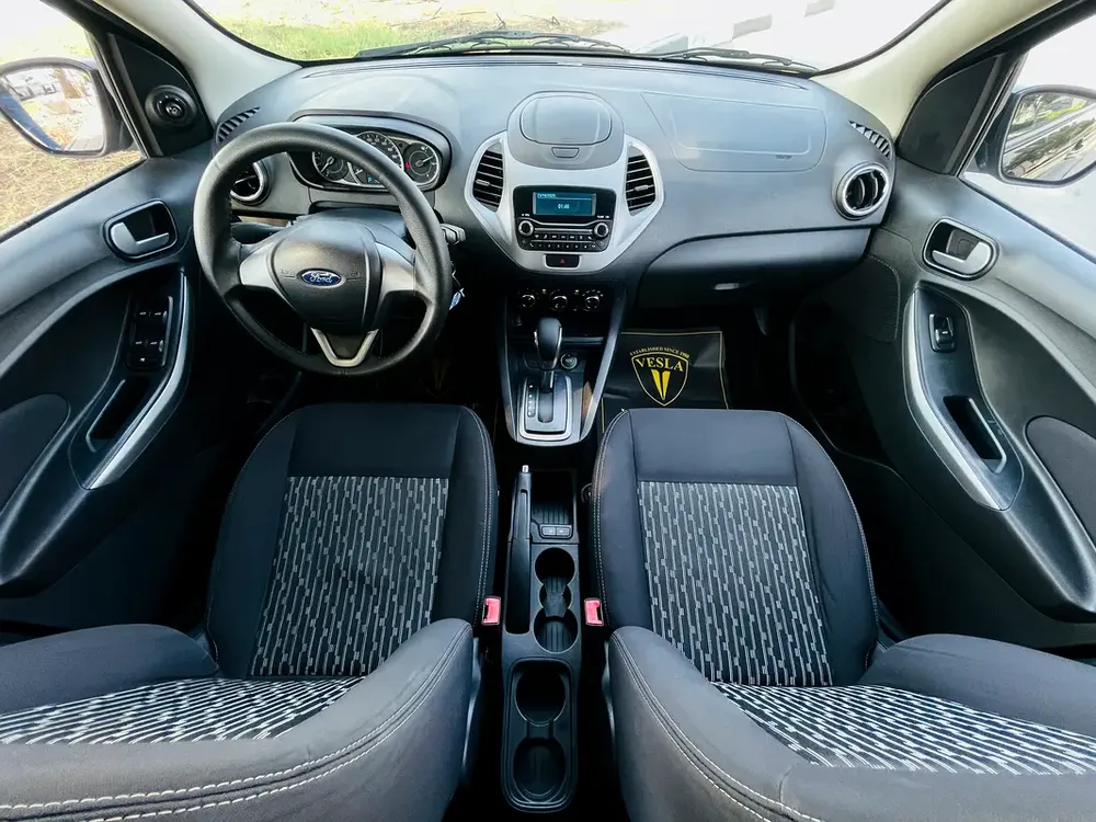 UNLIMITED MILEAGE WARRANTY / HATCHBACK + BLUETOOTH + USB + POWER LOCKS / IN HOUSE FINANCE - Image 20