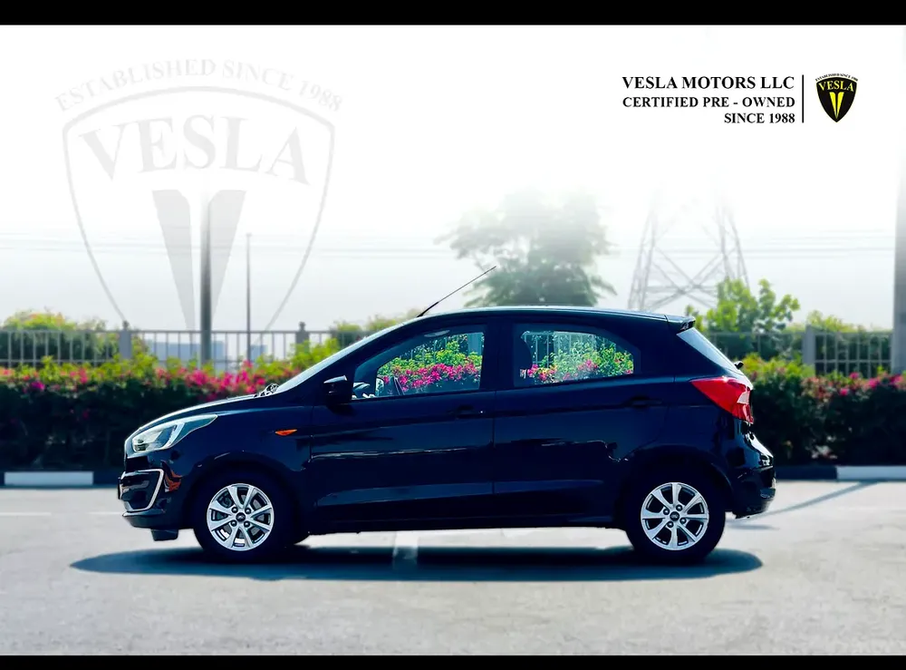 UNLIMITED MILEAGE WARRANTY / HATCHBACK + BLUETOOTH + USB + POWER LOCKS / IN HOUSE FINANCE - Image 4