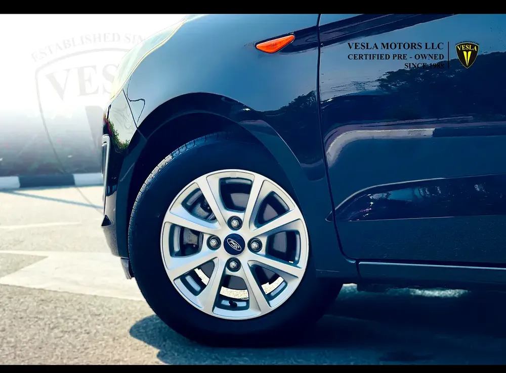 UNLIMITED MILEAGE WARRANTY / HATCHBACK + BLUETOOTH + USB + POWER LOCKS / IN HOUSE FINANCE - Image 6