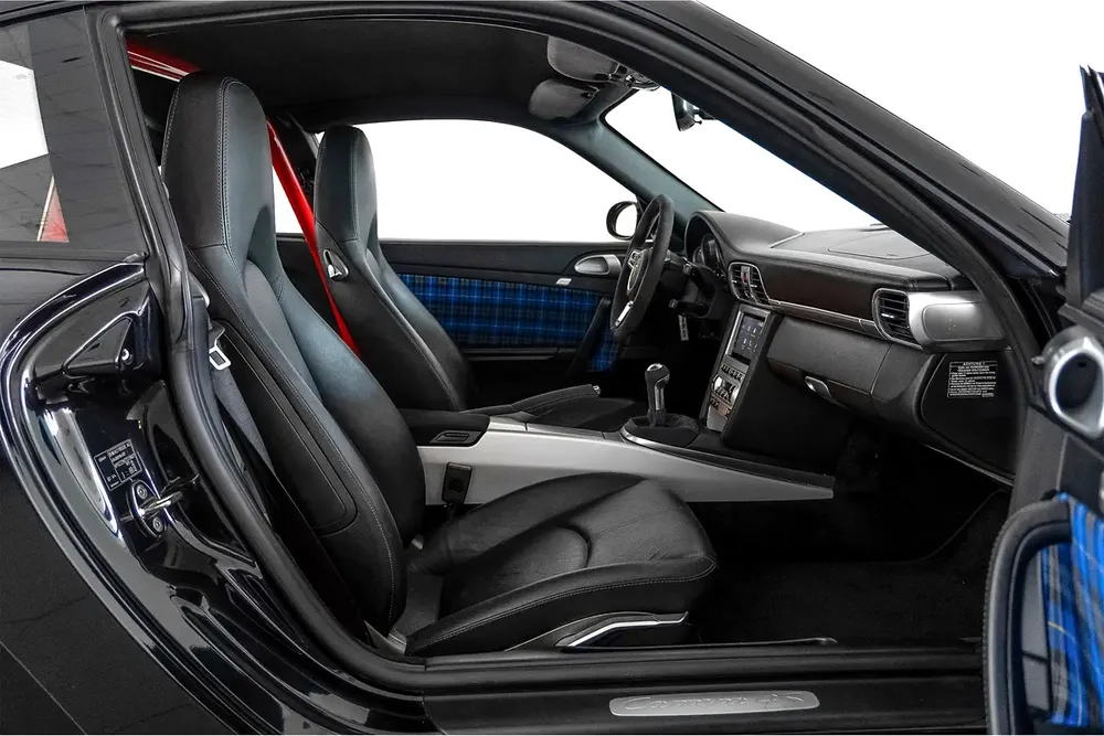 CASH ONLY: 299,000 AED | 2007 Porsche 911 Carrera 4 S Manual / Half Cage - Image 8