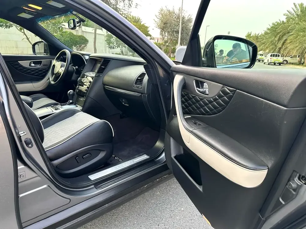 Infiniti QX70 Limited 2018, GCC Specs, Excellent Condition - Image 11