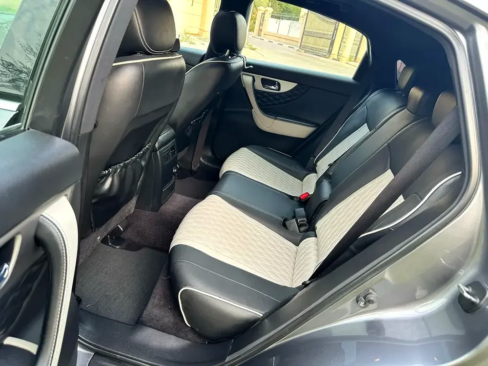 Infiniti QX70 Limited 2018, GCC Specs, Excellent Condition - Image 12