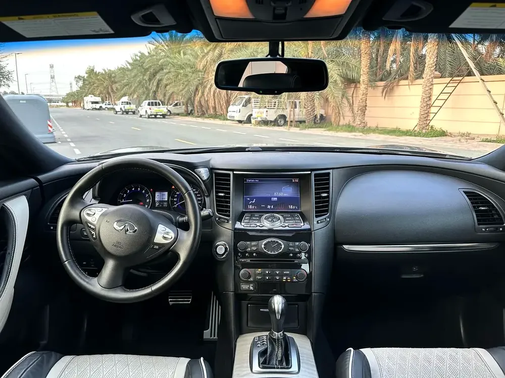 Infiniti QX70 Limited 2018, GCC Specs, Excellent Condition - Image 13