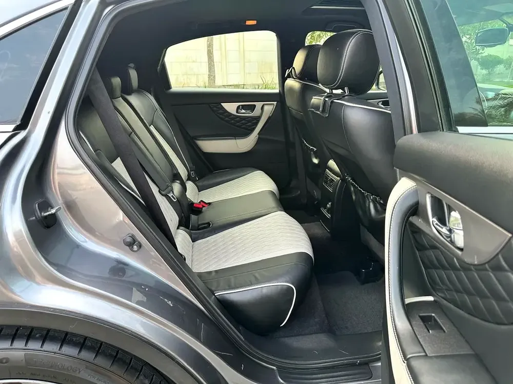 Infiniti QX70 Limited 2018, GCC Specs, Excellent Condition - Image 14