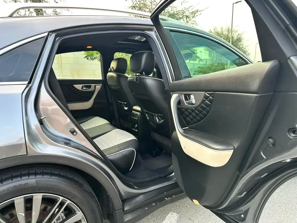 Infiniti QX70 Limited 2018, GCC Specs, Excellent Condition - Image 15