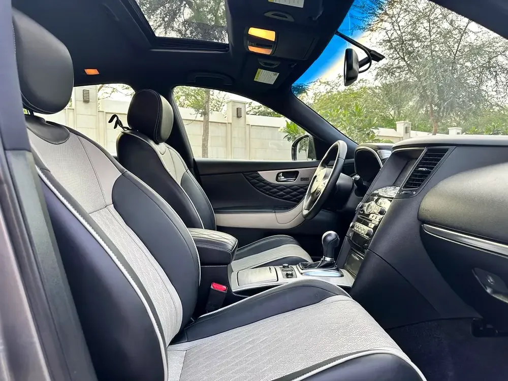 Infiniti QX70 Limited 2018, GCC Specs, Excellent Condition - Image 16