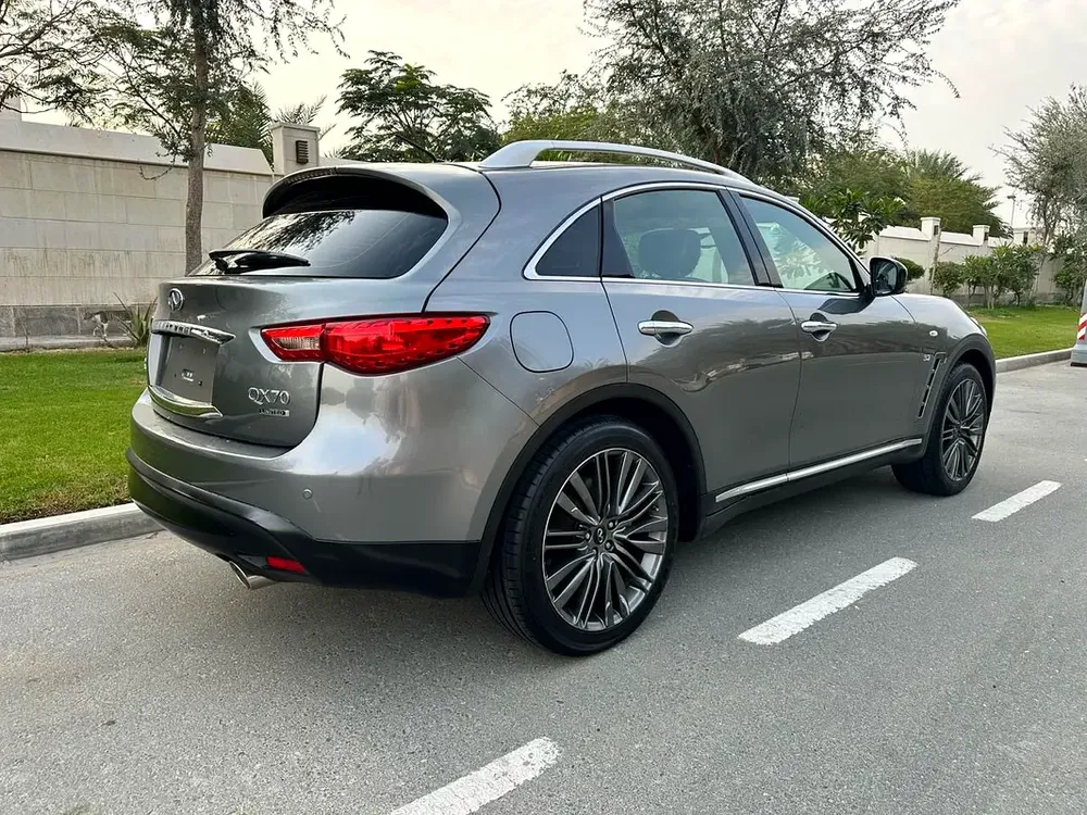 Infiniti QX70 Limited 2018, GCC Specs, Excellent Condition - Image 5