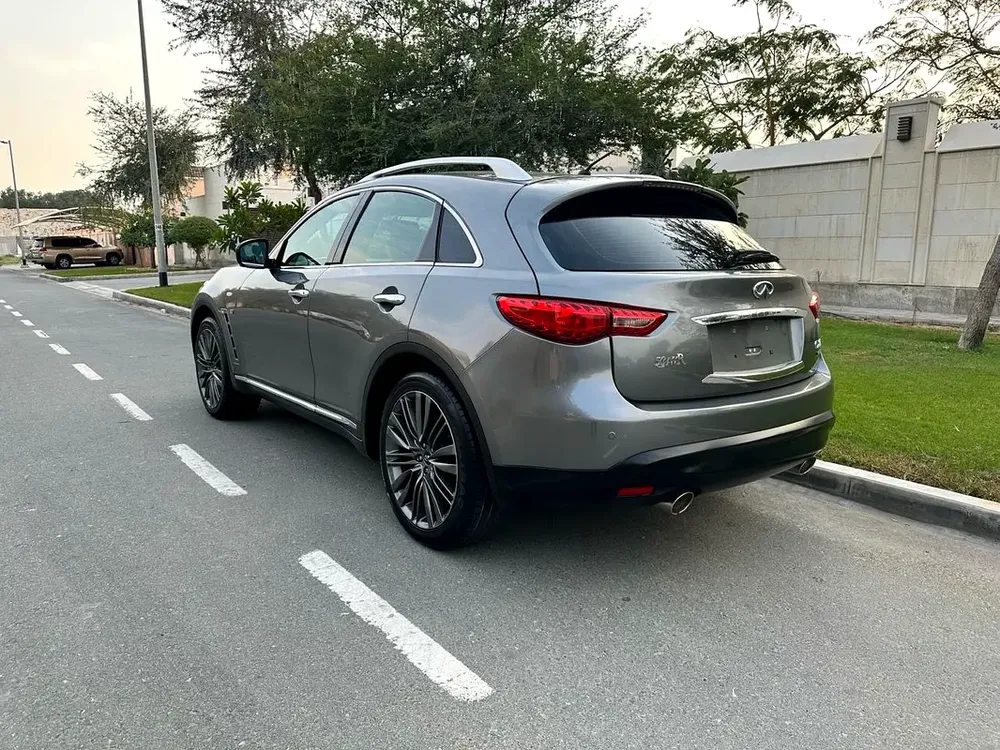 Infiniti QX70 Limited 2018, GCC Specs, Excellent Condition - Image 6