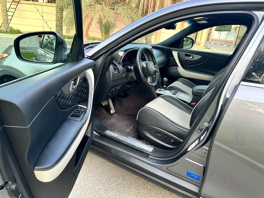 Infiniti QX70 Limited 2018, GCC Specs, Excellent Condition - Image 7