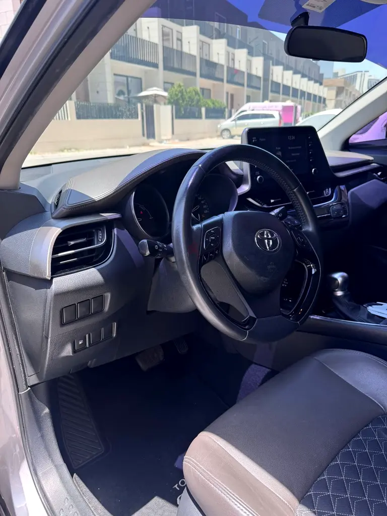 Toyota C-HR Hybrid 2020 GCC Specs - Image 8