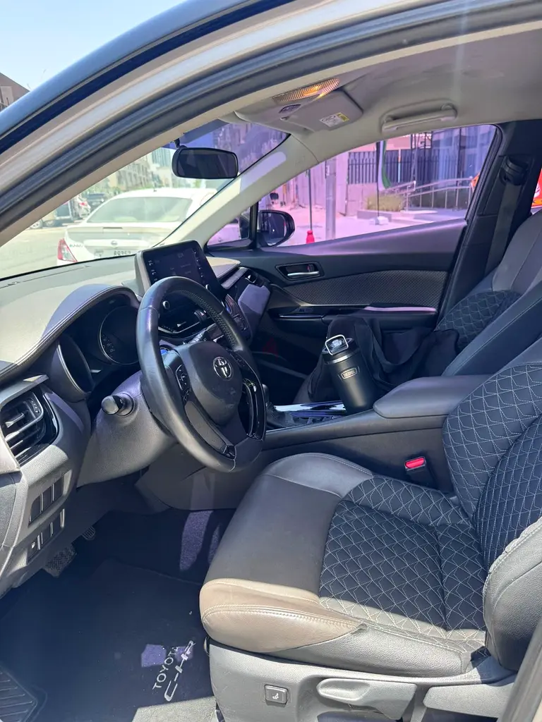 Toyota C-HR Hybrid 2020 GCC Specs - Image 9