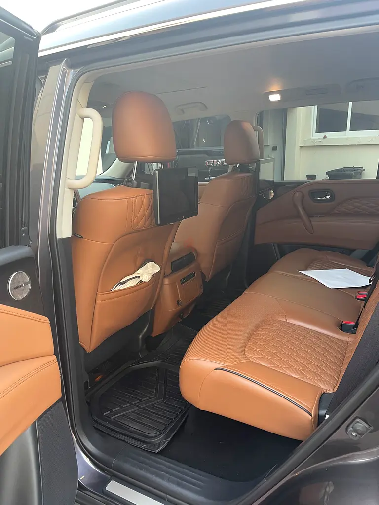 Luxury QX80 brand excellent condition with Warranty and Service contract - Image 10