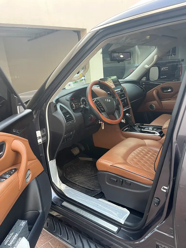 Luxury QX80 brand excellent condition with Warranty and Service contract - Image 11