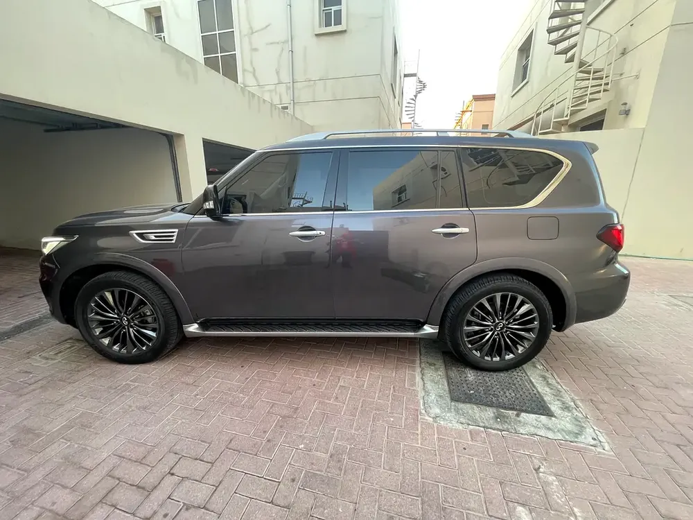 Luxury QX80 brand excellent condition with Warranty and Service contract - Image 4