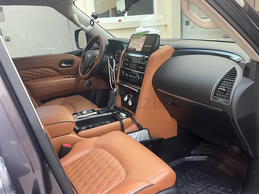 Luxury QX80 brand excellent condition with Warranty and Service contract - Image 8