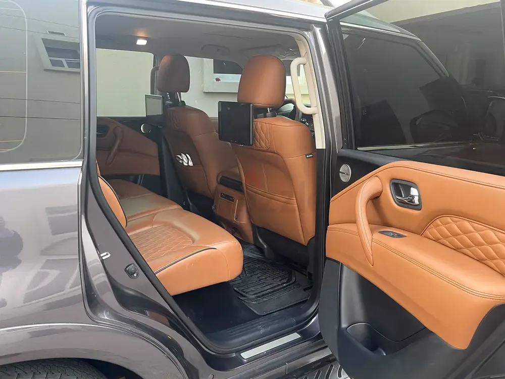 Luxury QX80 brand excellent condition with Warranty and Service contract - Image 9