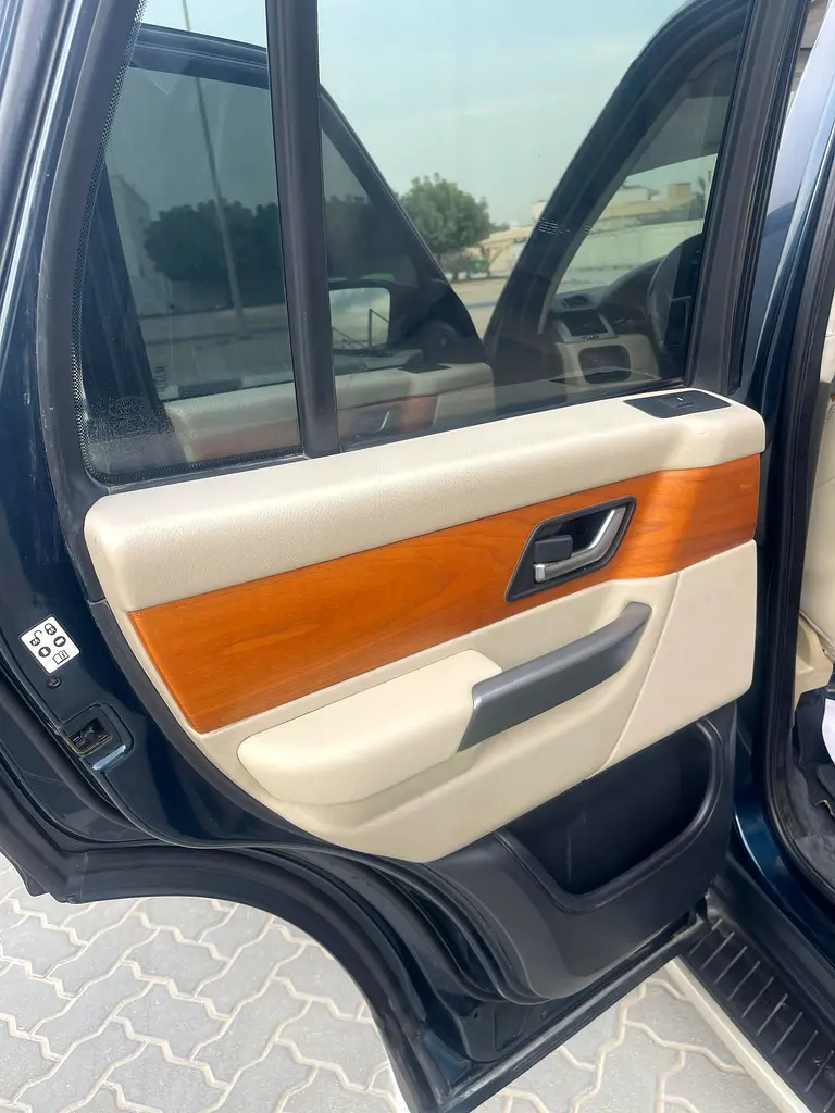 Range Rover 2008 GCC  Sport HSE Supercharged - Image 9