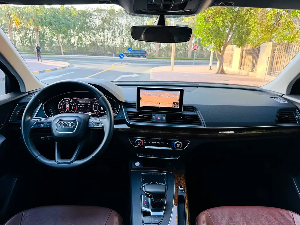 2018 Audi Q5 45 TFSI Quattro GCC | Well Maintenance | Premium Spec | Excellent Condition - Image 18