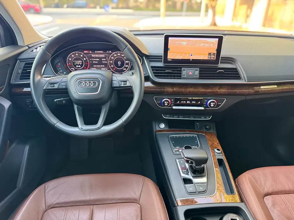 2018 Audi Q5 45 TFSI Quattro GCC | Well Maintenance | Premium Spec | Excellent Condition - Image 4