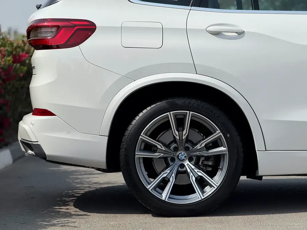 BMW X5 xDrive40i 2019 ( GCC – Excellent Condition – Luxury SUV ) - Image 10
