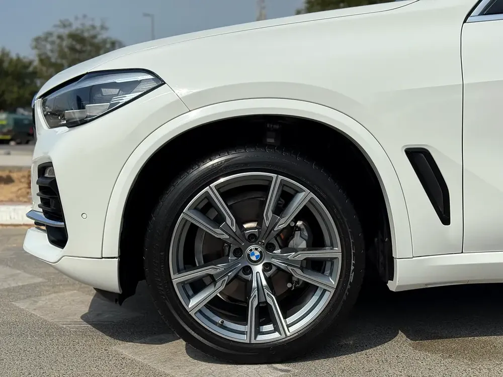 BMW X5 xDrive40i 2019 ( GCC – Excellent Condition – Luxury SUV ) - Image 9