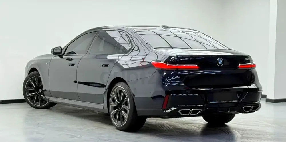 BMW 7-Series 760Li 2023 GCC Specs Luxury Sedan - Image 4