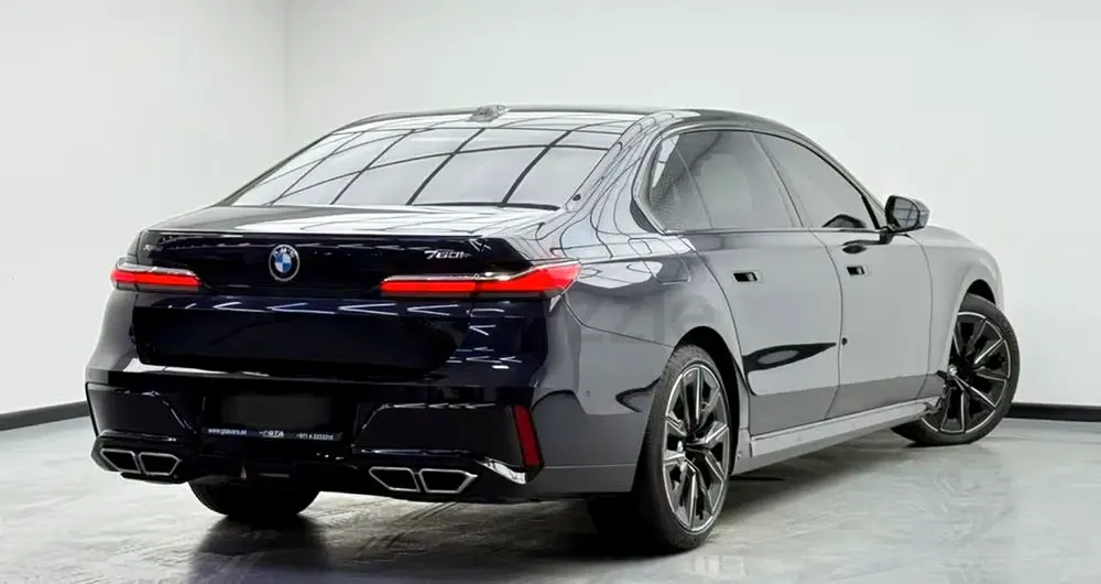 BMW 7-Series 760Li 2023 GCC Specs Luxury Sedan - Image 6